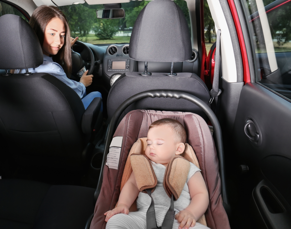 Garantice la seguridad de sus niños al conducir siguiendo nuestros 8 consejos que incluyen aprender qué asientos de seguridad son apropiados.