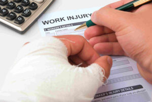 JG-blog-post_difference-between-workers-comp-and-personal-injury-claim-scaled